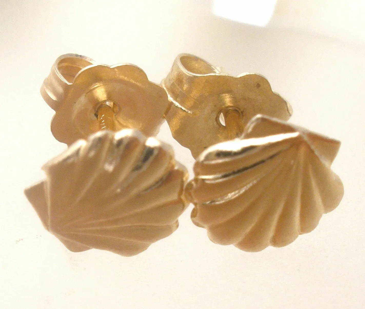 14K Yellow Gold Shell Earrings Vintage