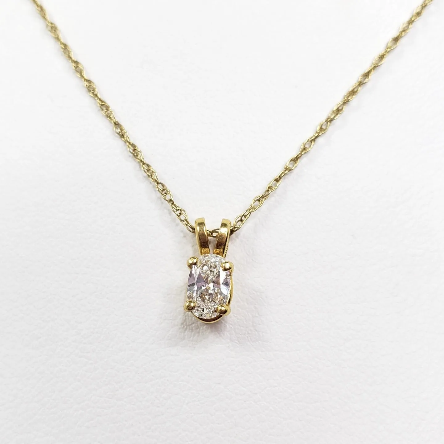 OVAL DIAMOND YELLOW GOLD PENDANT