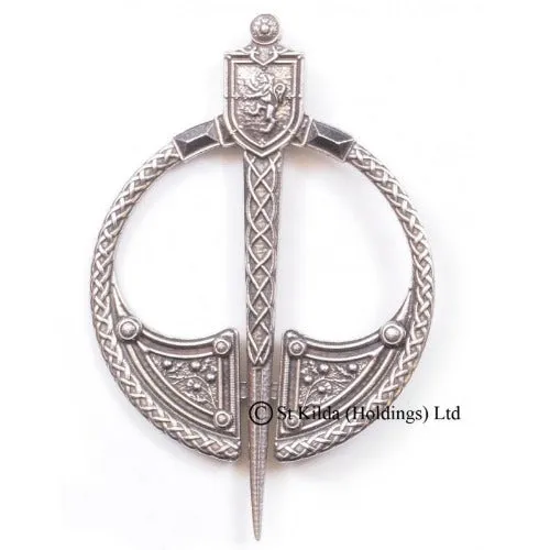 Plaid Brooch "Lion" Penannular